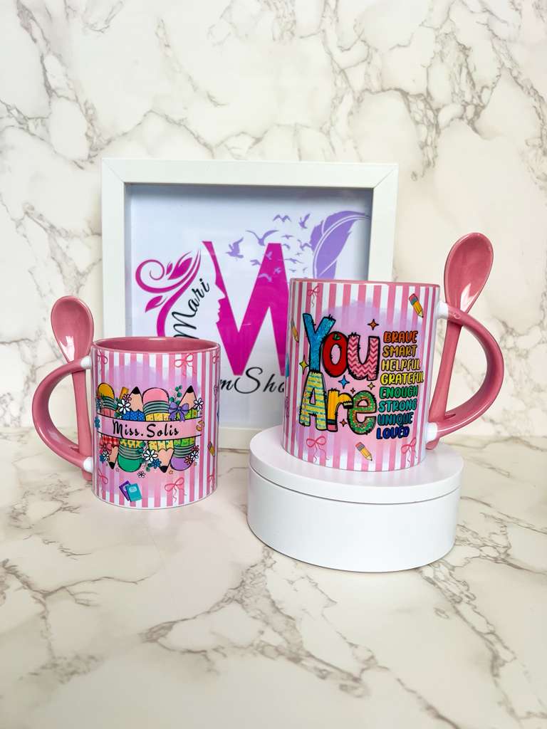 Taza para Maestros 11oz con Cuchara Rosada | Regalo Especial para Profesores Elegante